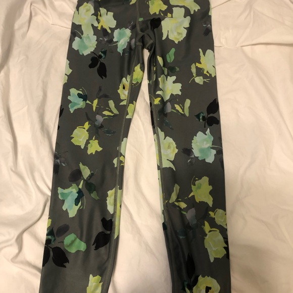Athleta Pants - NWOT Athleta Elation 7/8 tights Sz S
